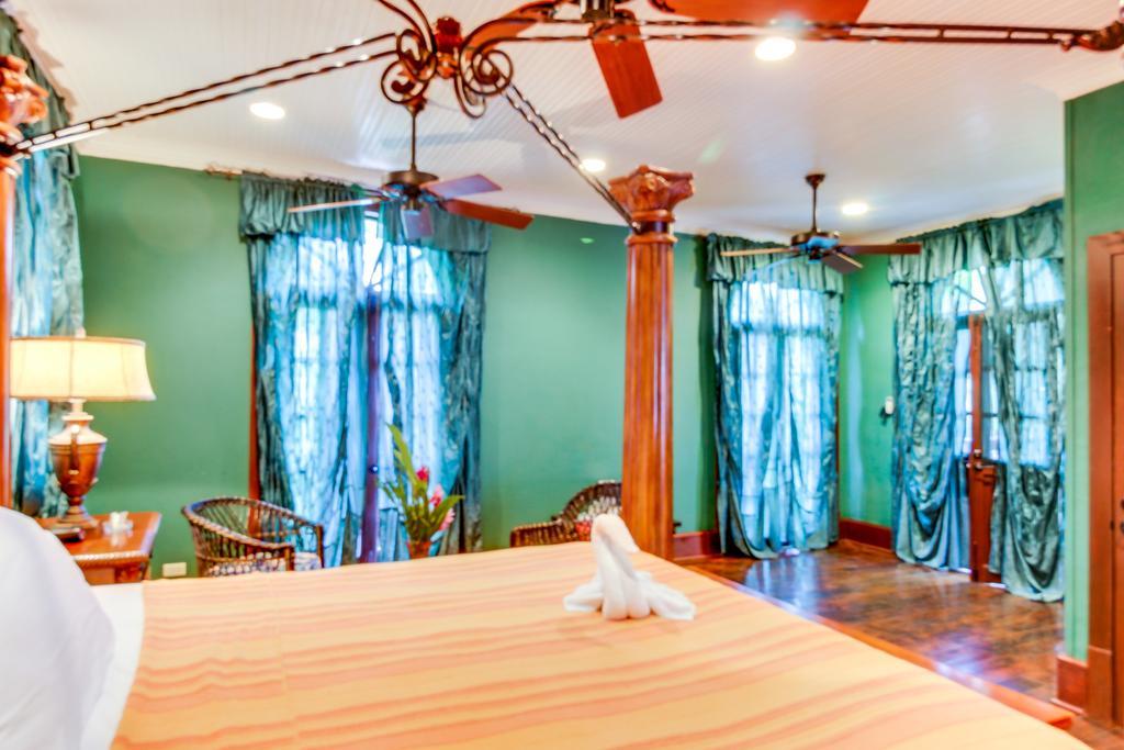 Colonial Suite @ Mahogany Hall Сан-Ігнасіо Екстер'єр фото