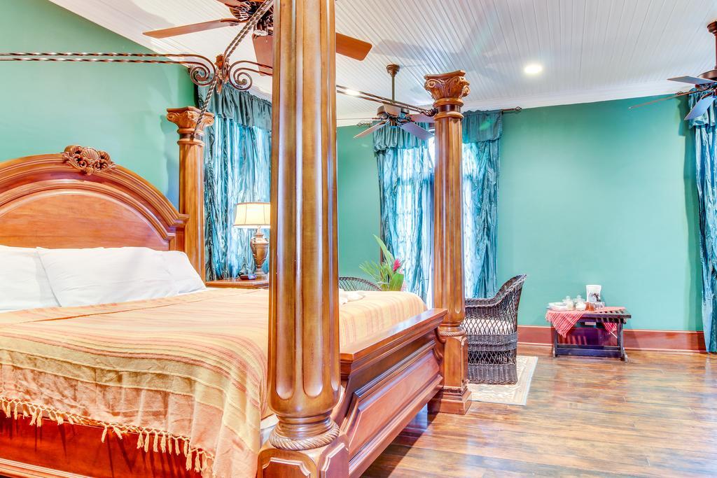 Colonial Suite @ Mahogany Hall Сан-Ігнасіо Екстер'єр фото